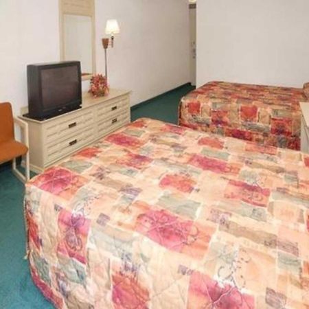 Econo Lodge Corinth Bagian luar foto