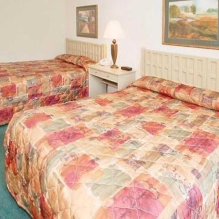 Econo Lodge Corinth Bagian luar foto