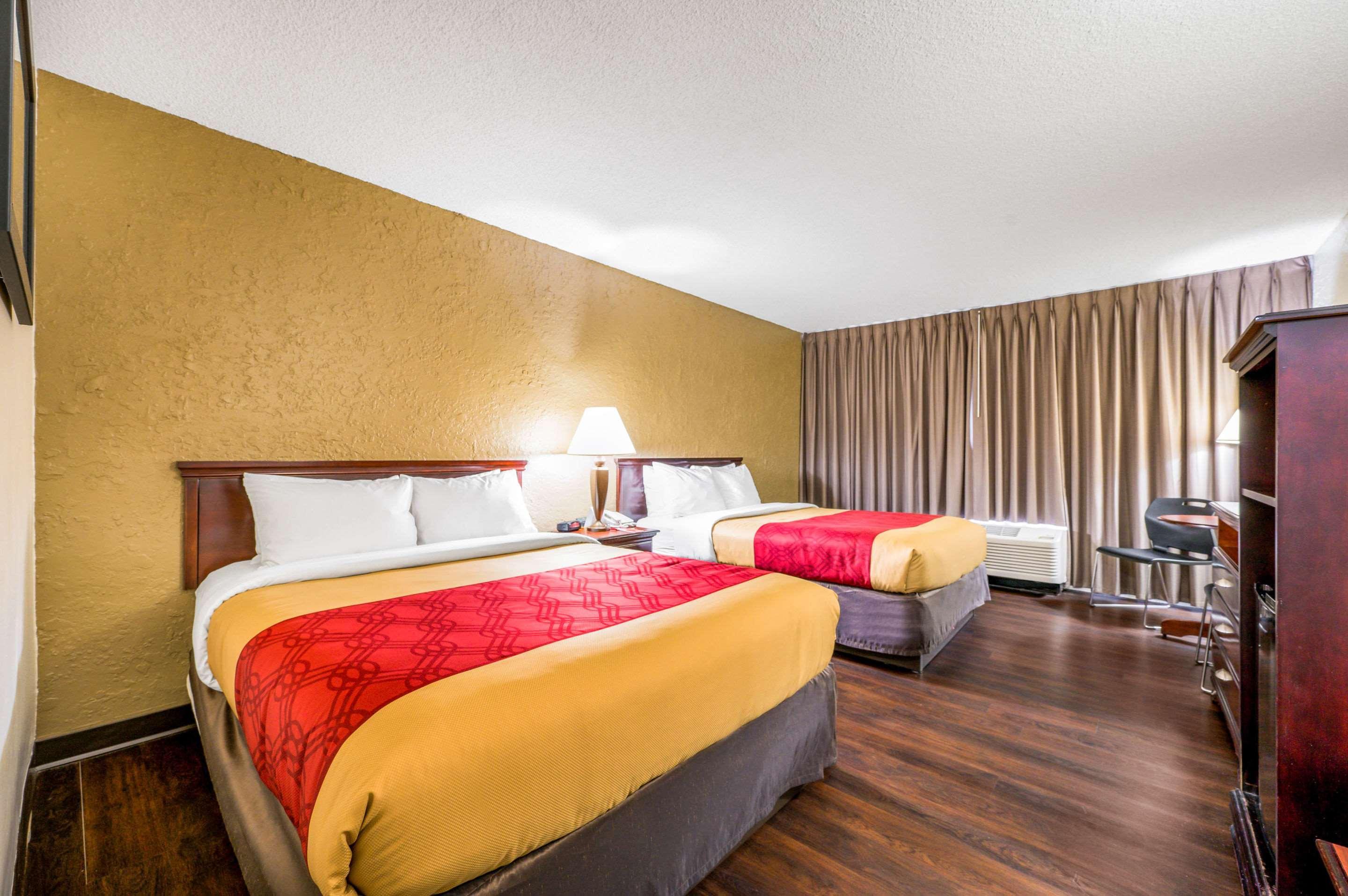 Econo Lodge Corinth Bagian luar foto