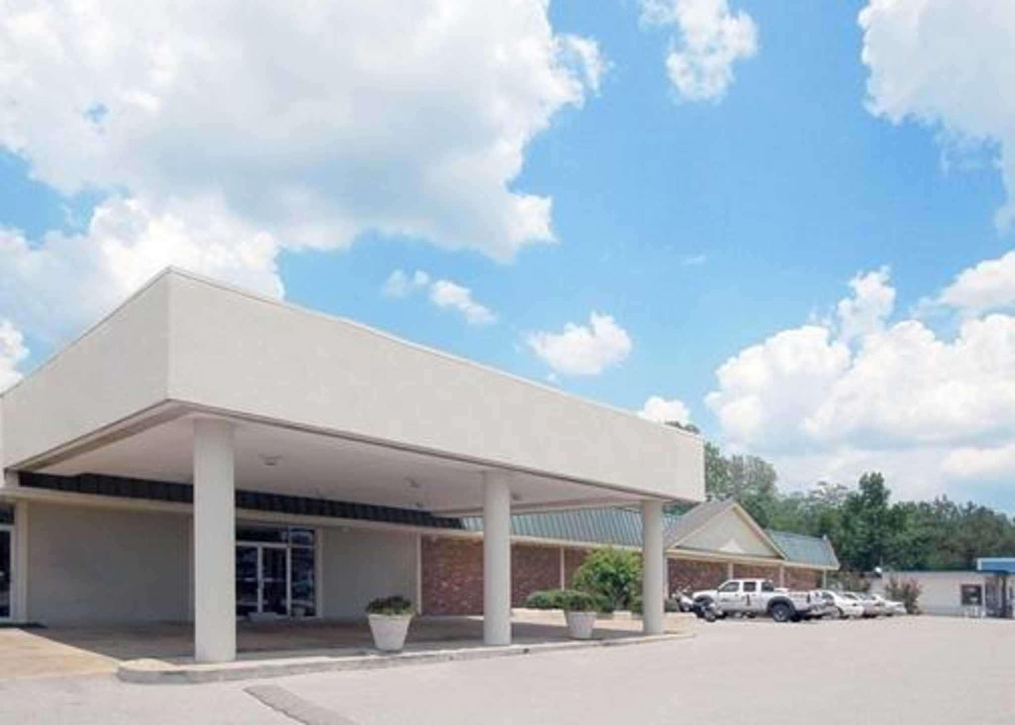 Econo Lodge Corinth Bagian luar foto