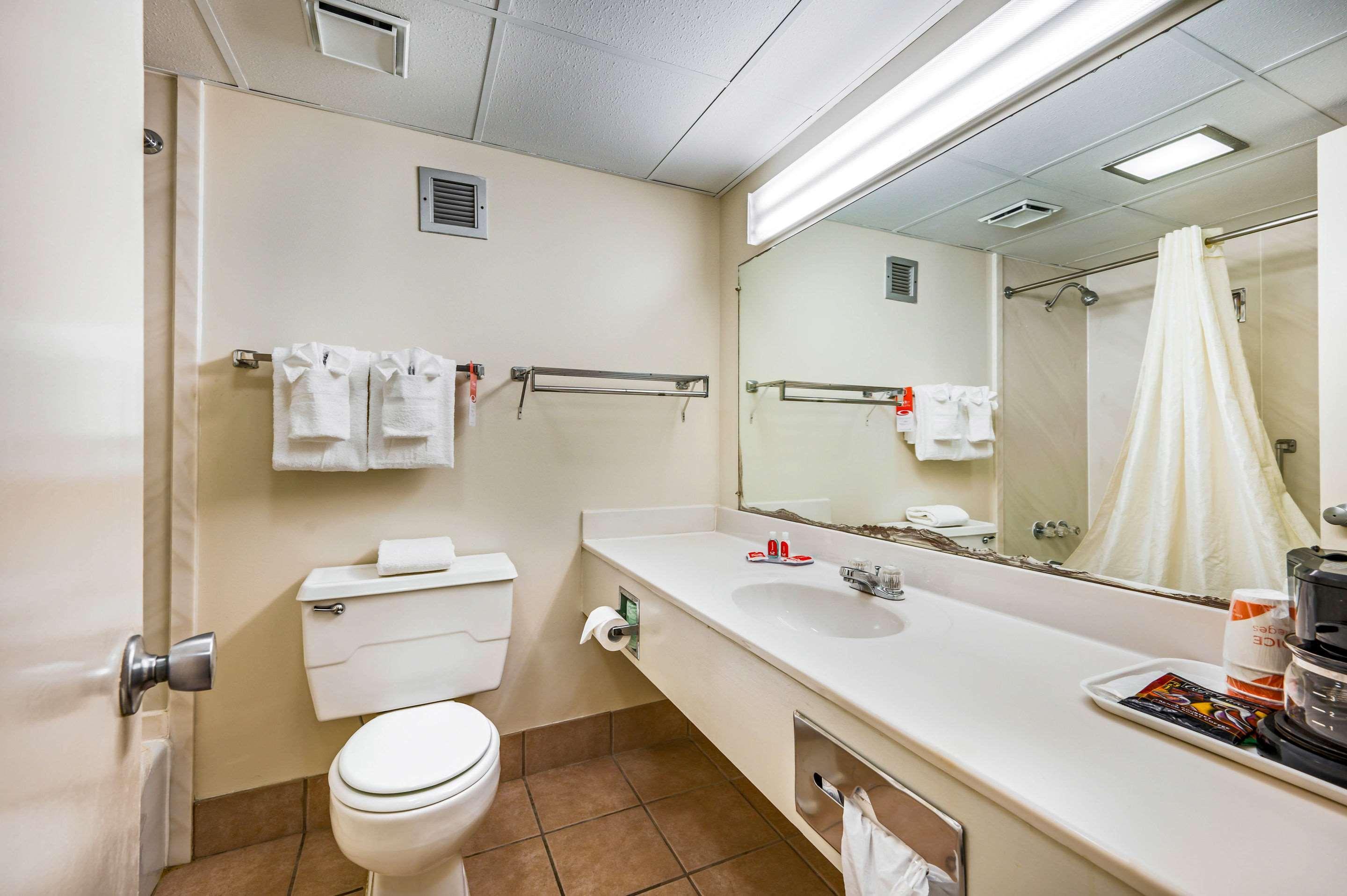 Econo Lodge Corinth Bagian luar foto