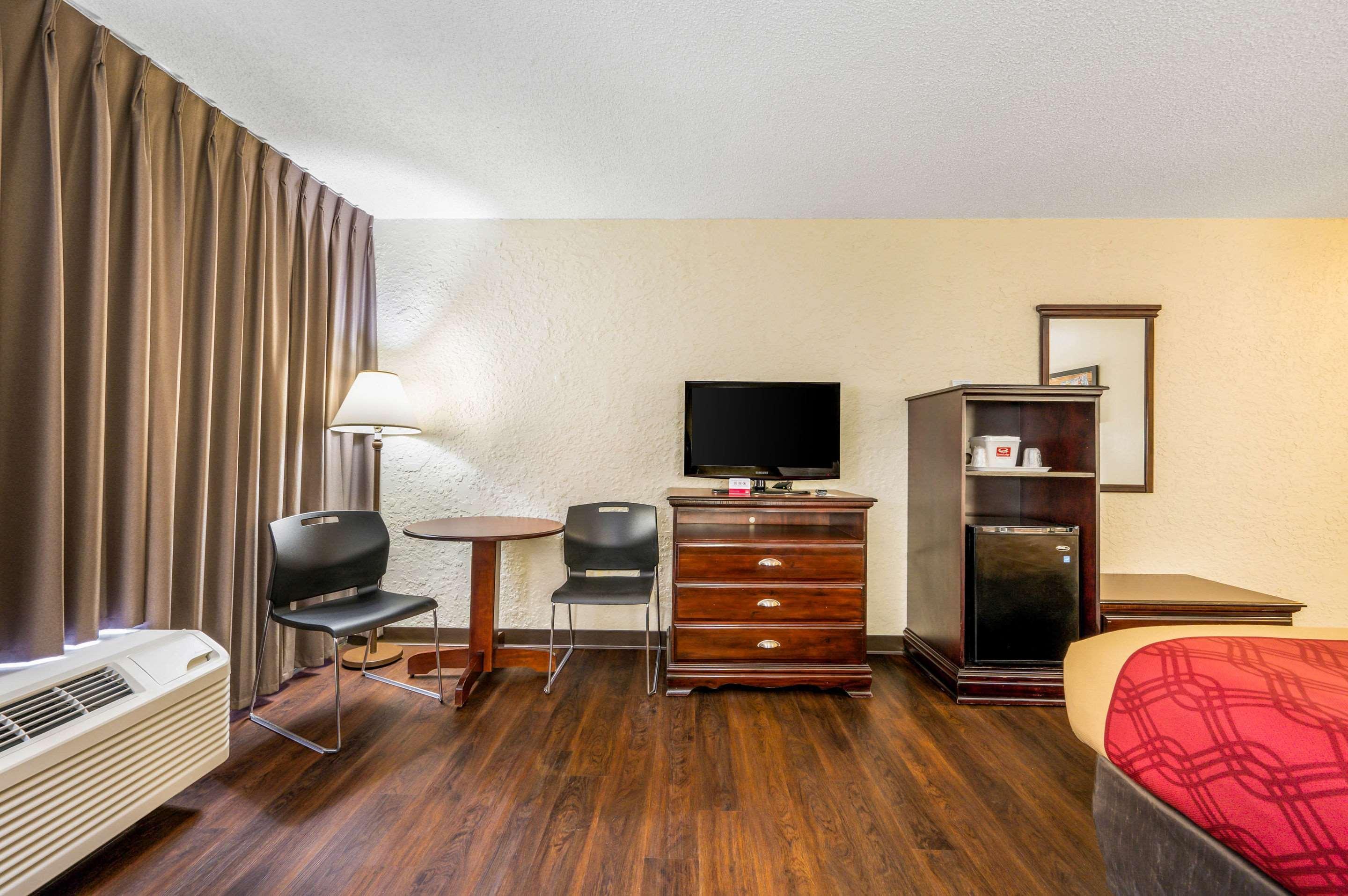 Econo Lodge Corinth Bagian luar foto