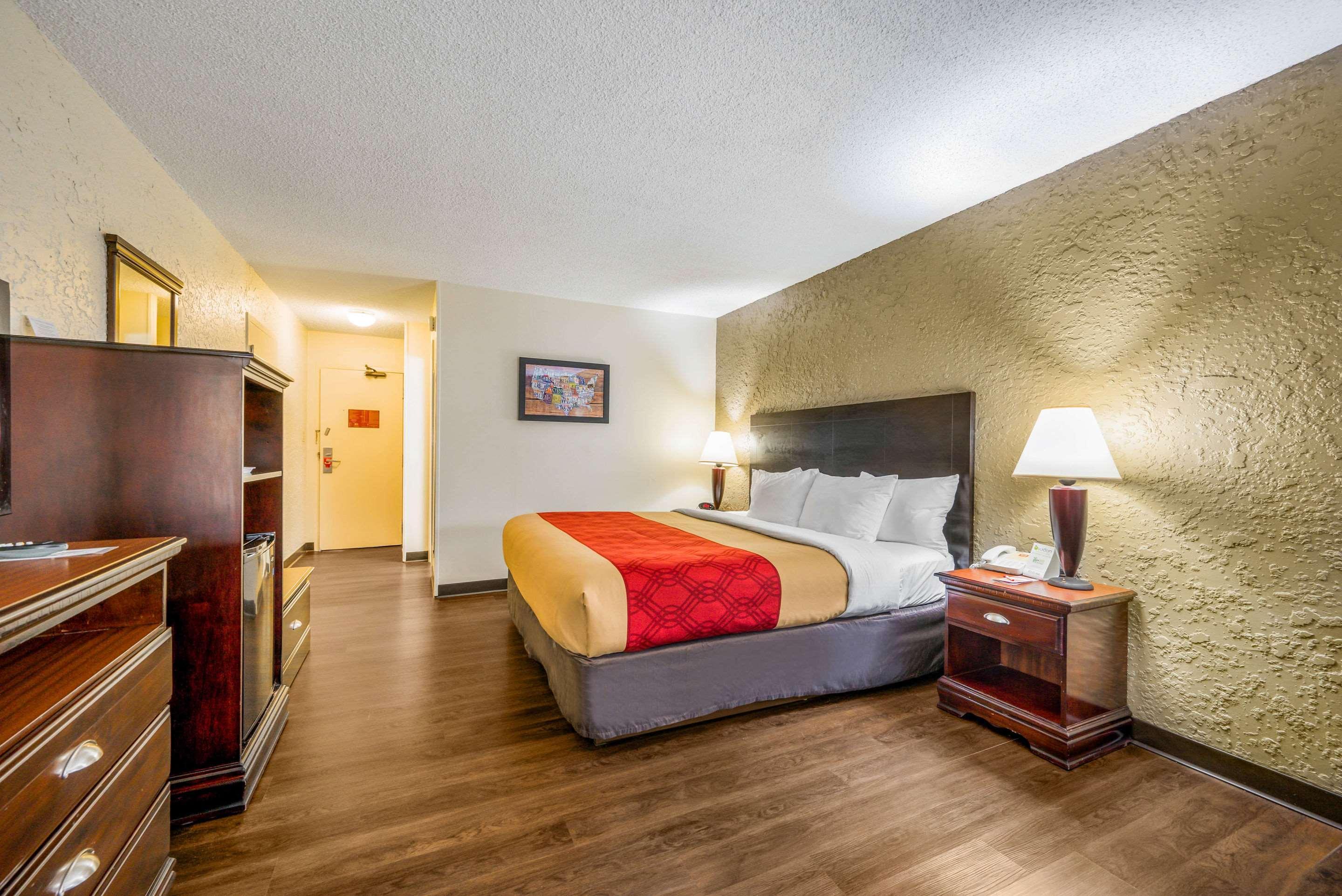 Econo Lodge Corinth Bagian luar foto