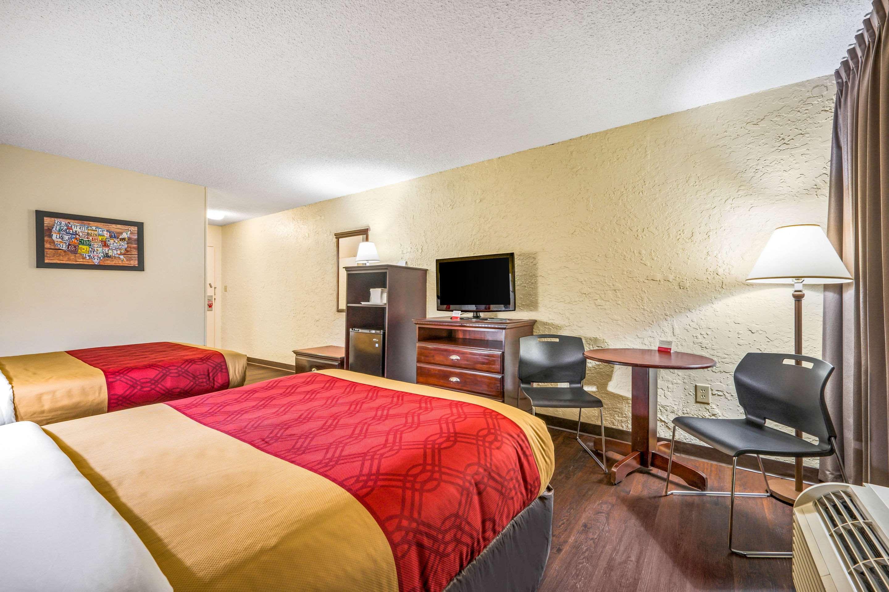Econo Lodge Corinth Bagian luar foto