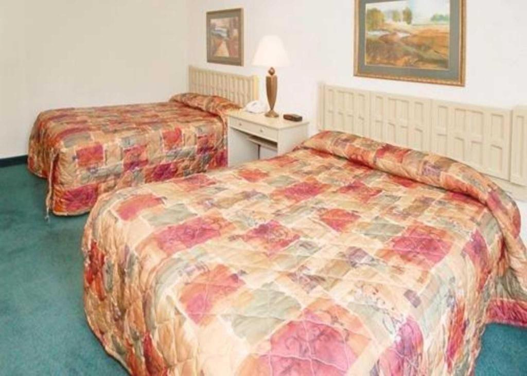 Econo Lodge Corinth Bagian luar foto