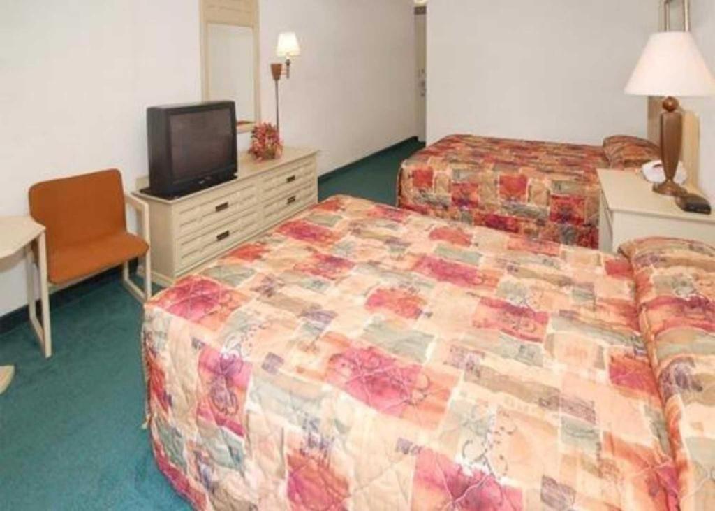 Econo Lodge Corinth Bagian luar foto