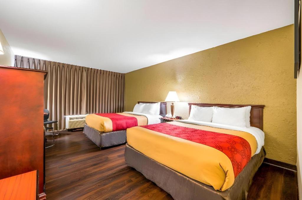 Econo Lodge Corinth Bagian luar foto