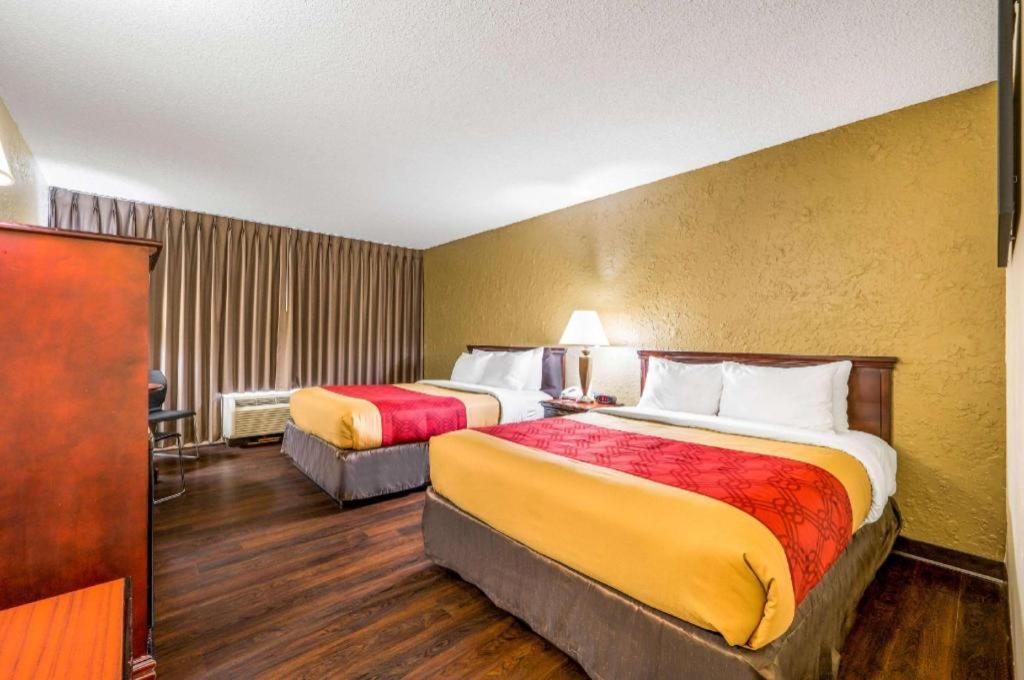 Econo Lodge Corinth Bagian luar foto