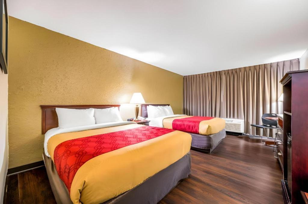 Econo Lodge Corinth Bagian luar foto