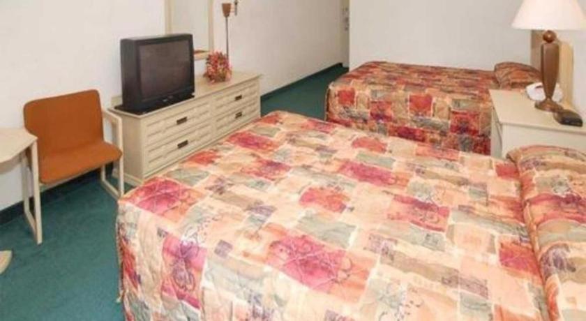 Econo Lodge Corinth Bagian luar foto