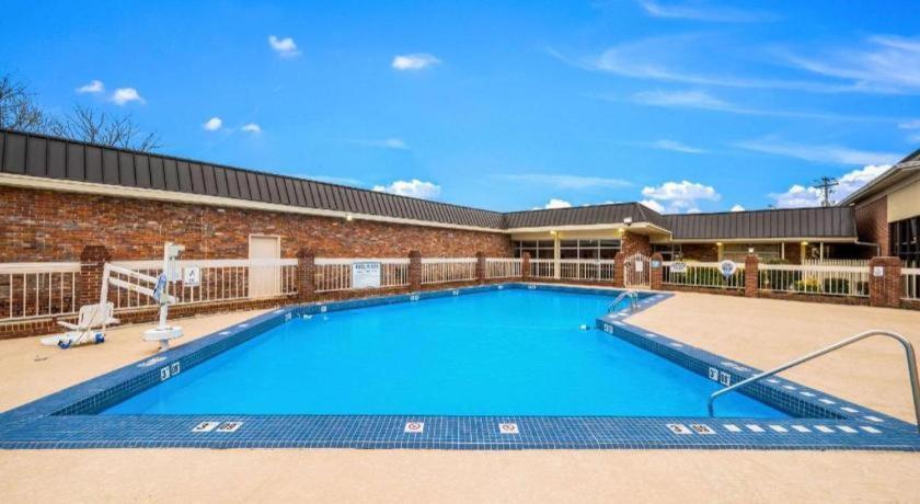 Econo Lodge Corinth Bagian luar foto