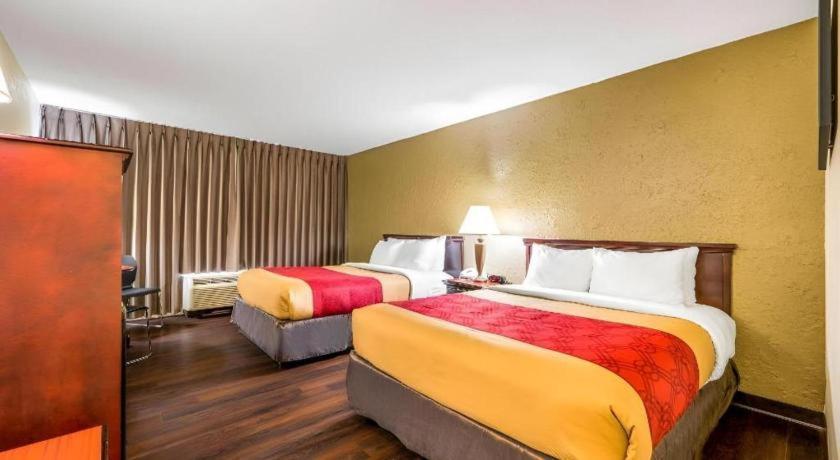 Econo Lodge Corinth Bagian luar foto