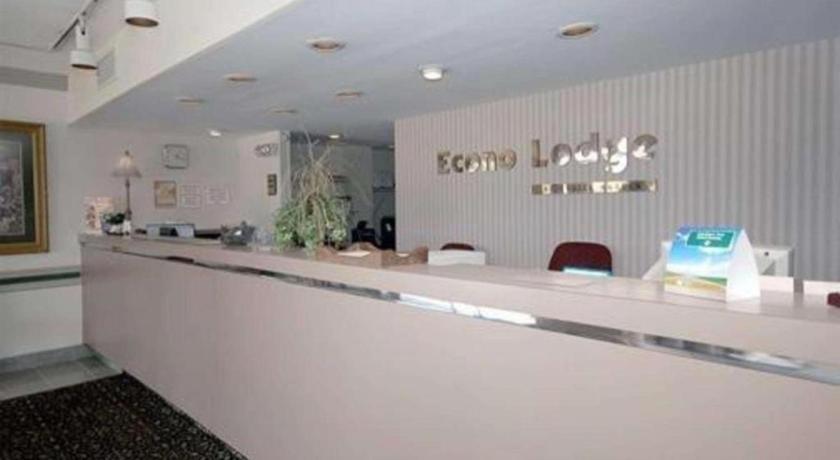 Econo Lodge Corinth Bagian luar foto
