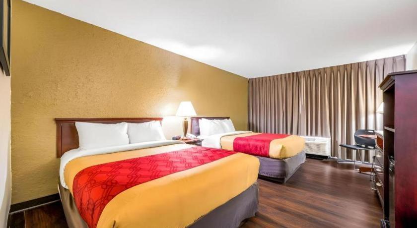 Econo Lodge Corinth Bagian luar foto