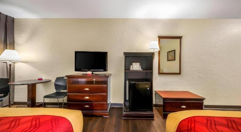 Econo Lodge Corinth Bagian luar foto