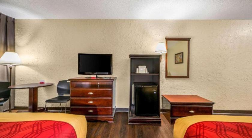 Econo Lodge Corinth Bagian luar foto