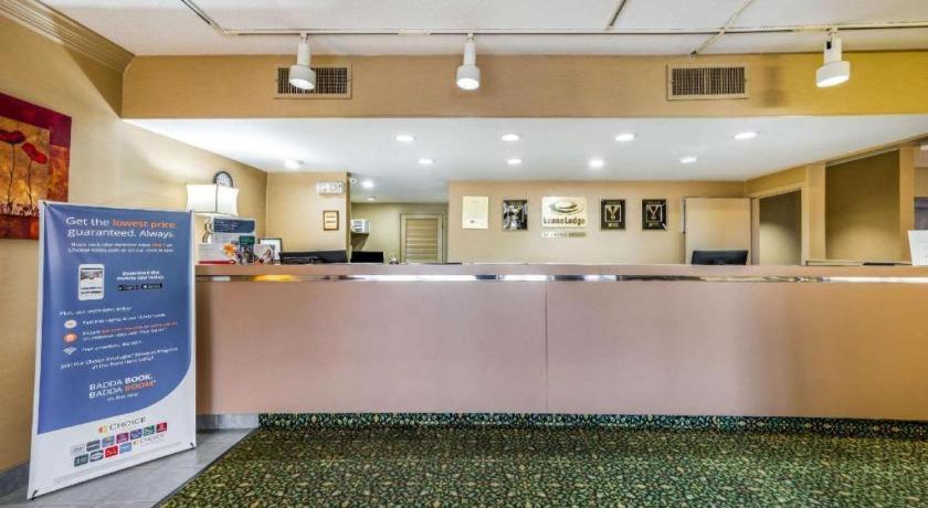 Econo Lodge Corinth Bagian luar foto