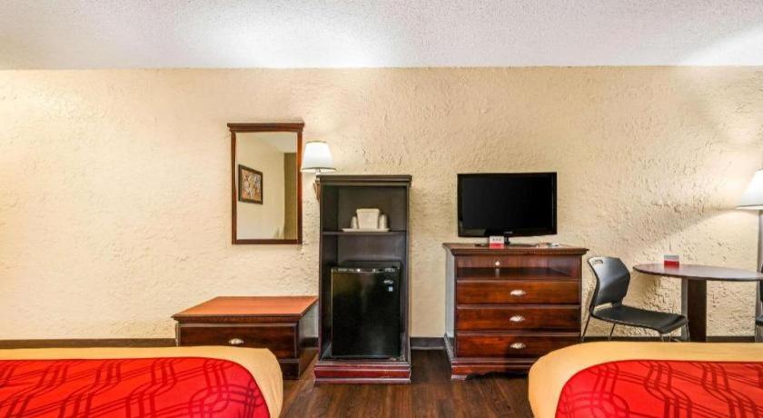 Econo Lodge Corinth Bagian luar foto