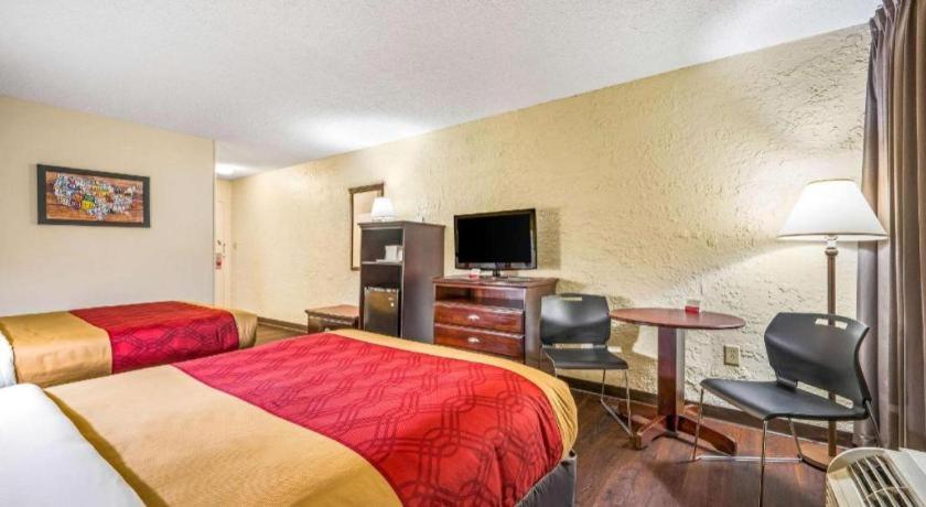Econo Lodge Corinth Bagian luar foto