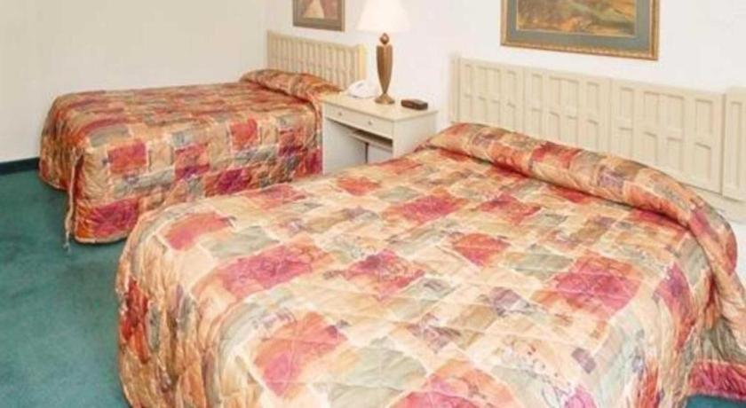 Econo Lodge Corinth Bagian luar foto